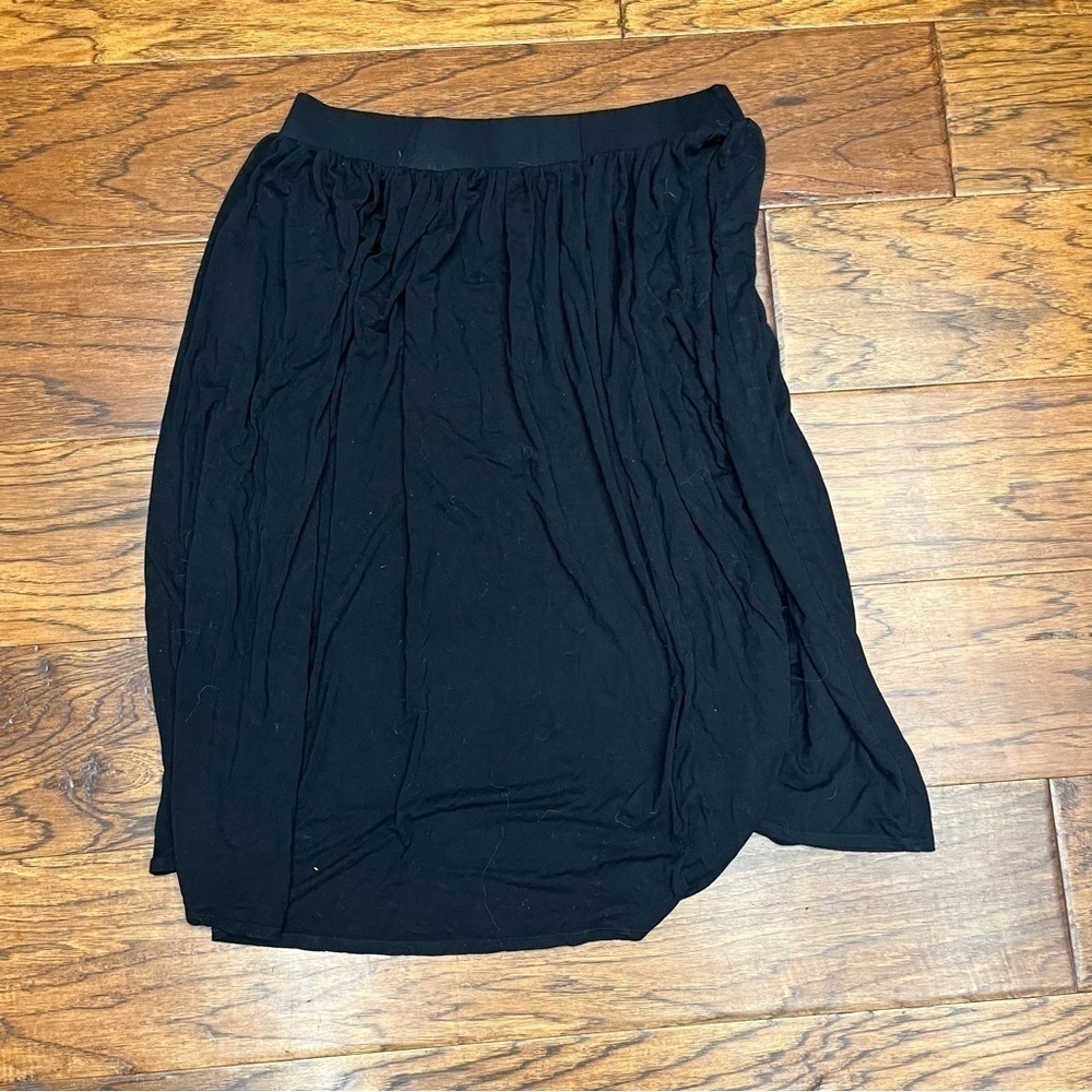 Torrid‎ flowy basic black skirt - Picture 2 of 5